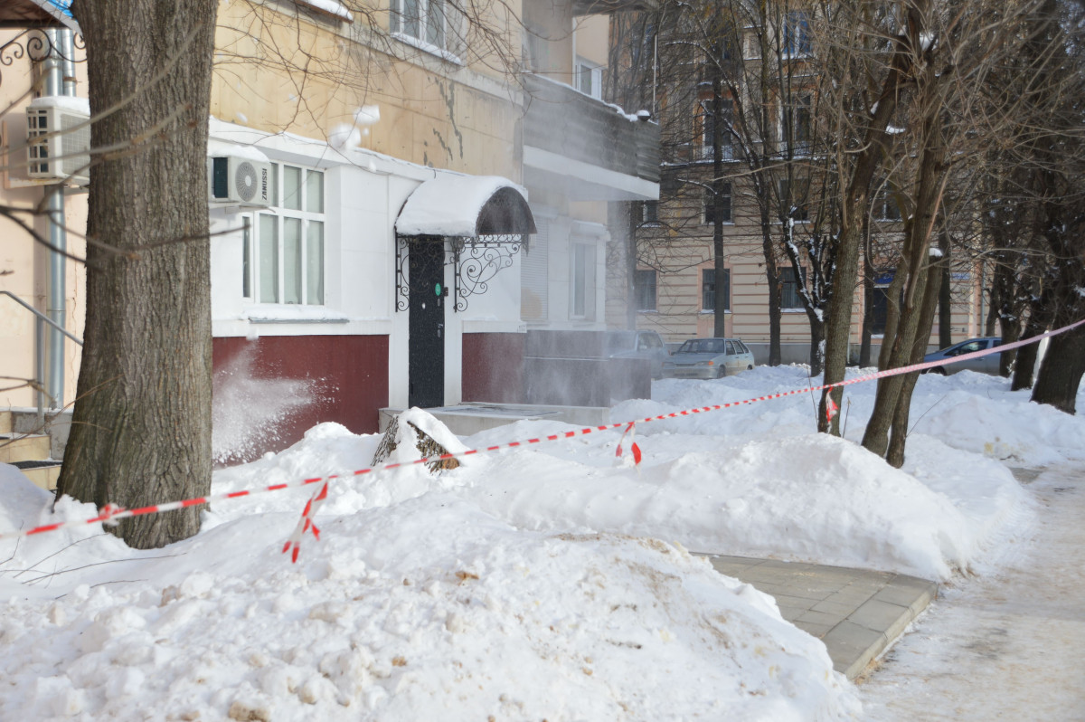 Жители Твери могут жаловаться в администрацию на УК и ТСЖ, которые плохо  убирают снег во дворах - Караван Ярмарка