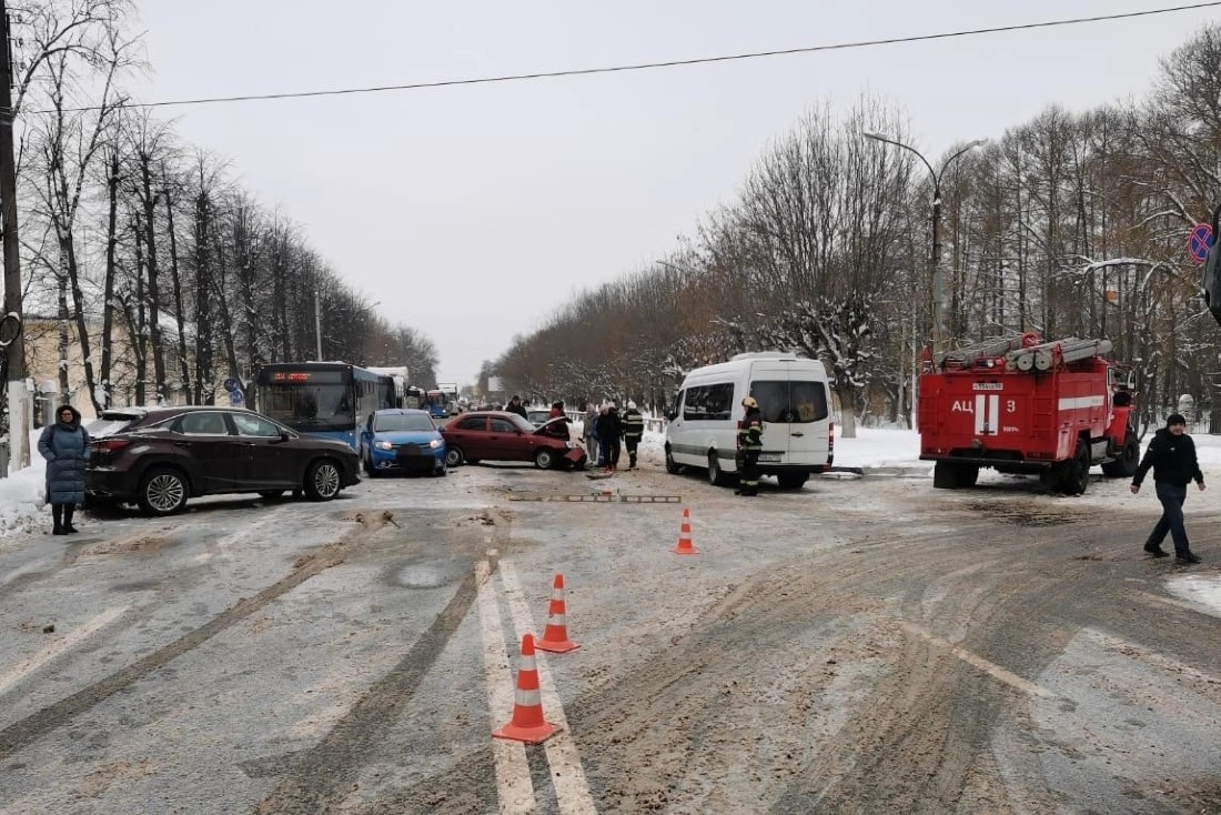 Новости тверьград сегодня. Авария в Заволжском районе Твери сегодня. Авария в Твери 6 февраля.