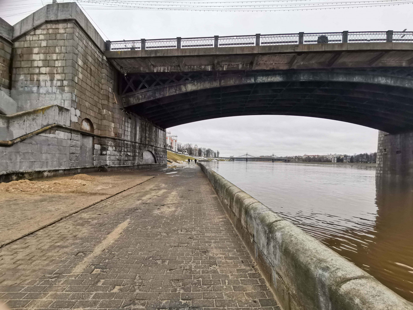 Уровень волги. Дамба на Волге Тверь. Тверь Волга 1458г. Уровень воды в Волге Тверь. Последняя Волга.