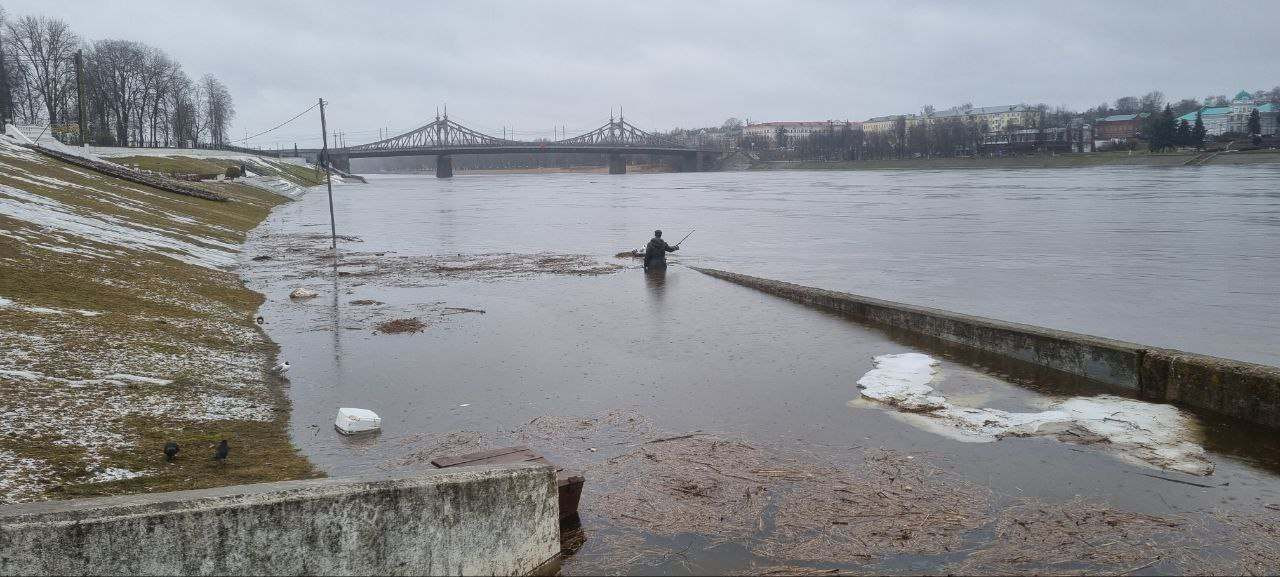 Почему поднимается вода в волге