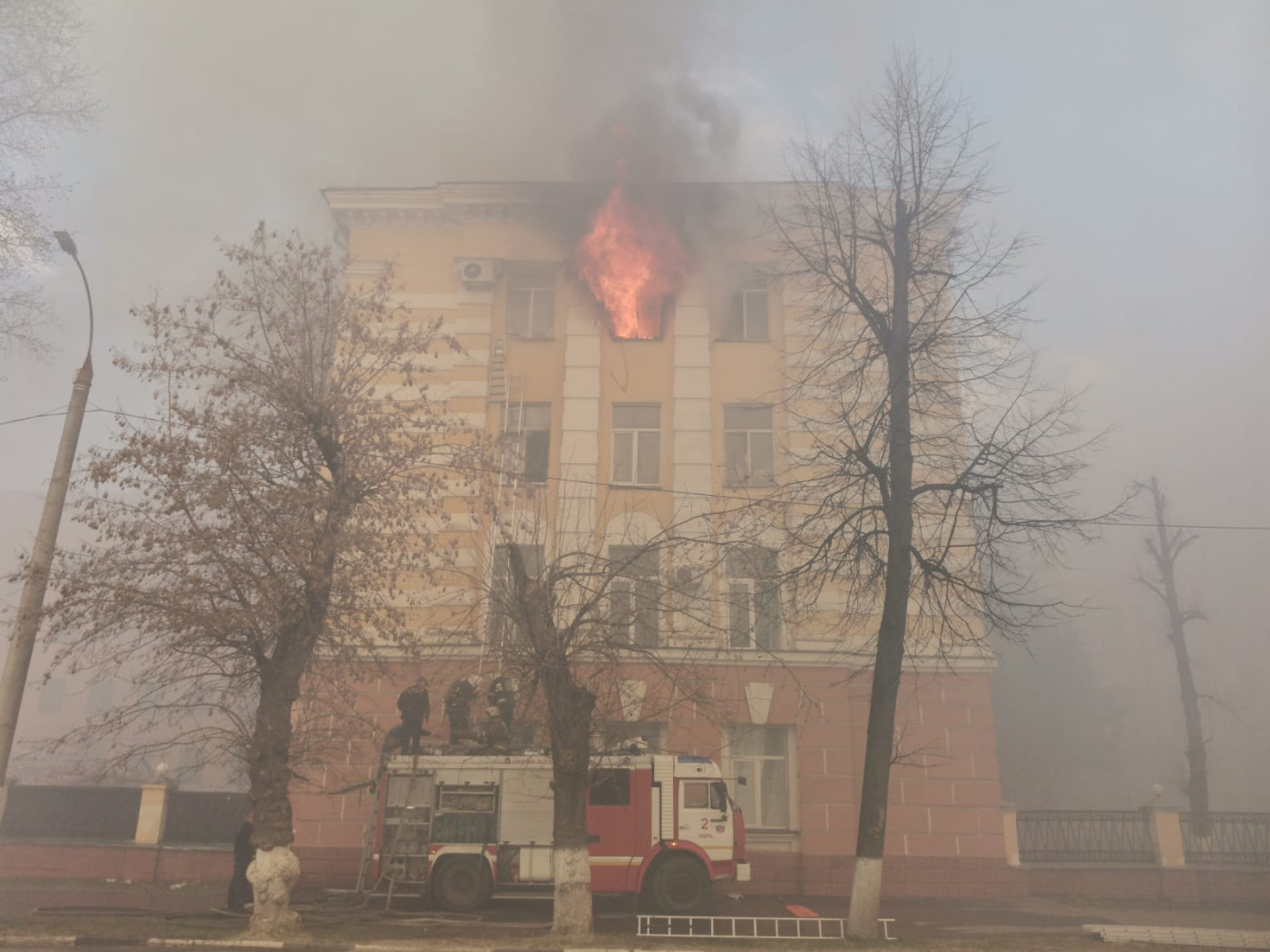 В твери горит многоэтажка