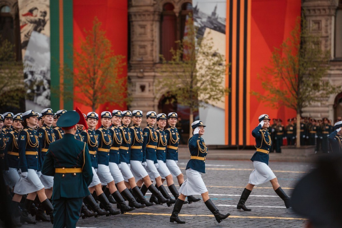 Курсантки на параде Победы в Москве