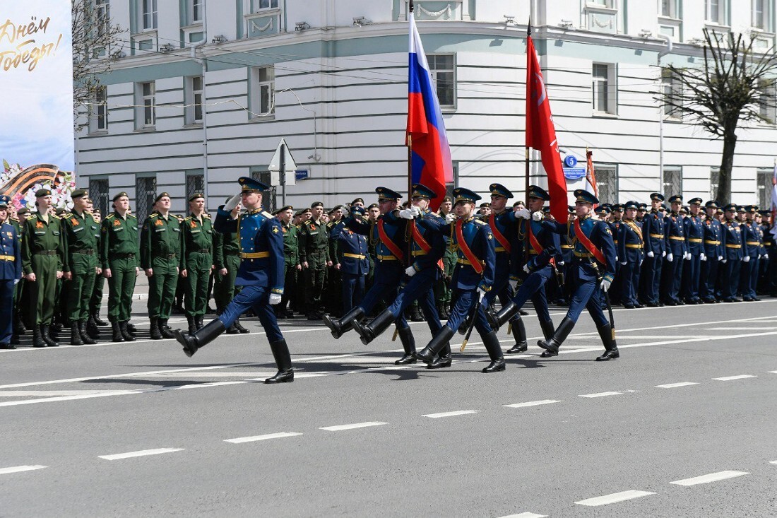 Парад победы тверь фото