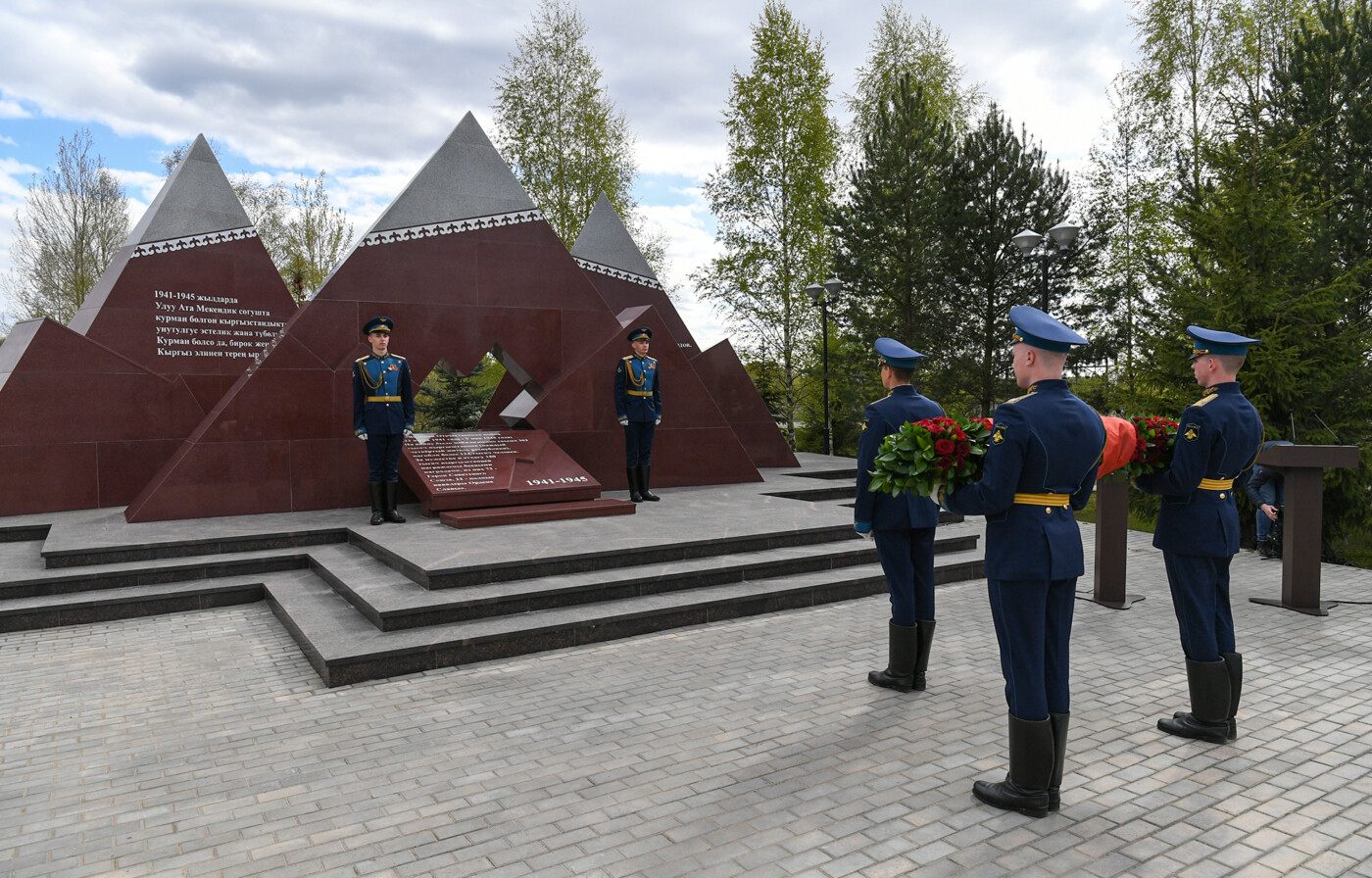 В Ржеве открыли мемориал воинам-киргизстанцам - Караван Ярмарка