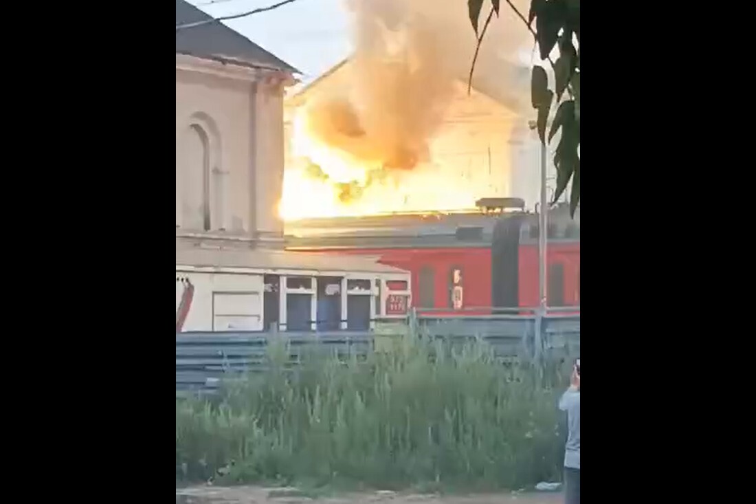 Горит электричка тверь. Пожар. Пожар в Москве. Город горит.