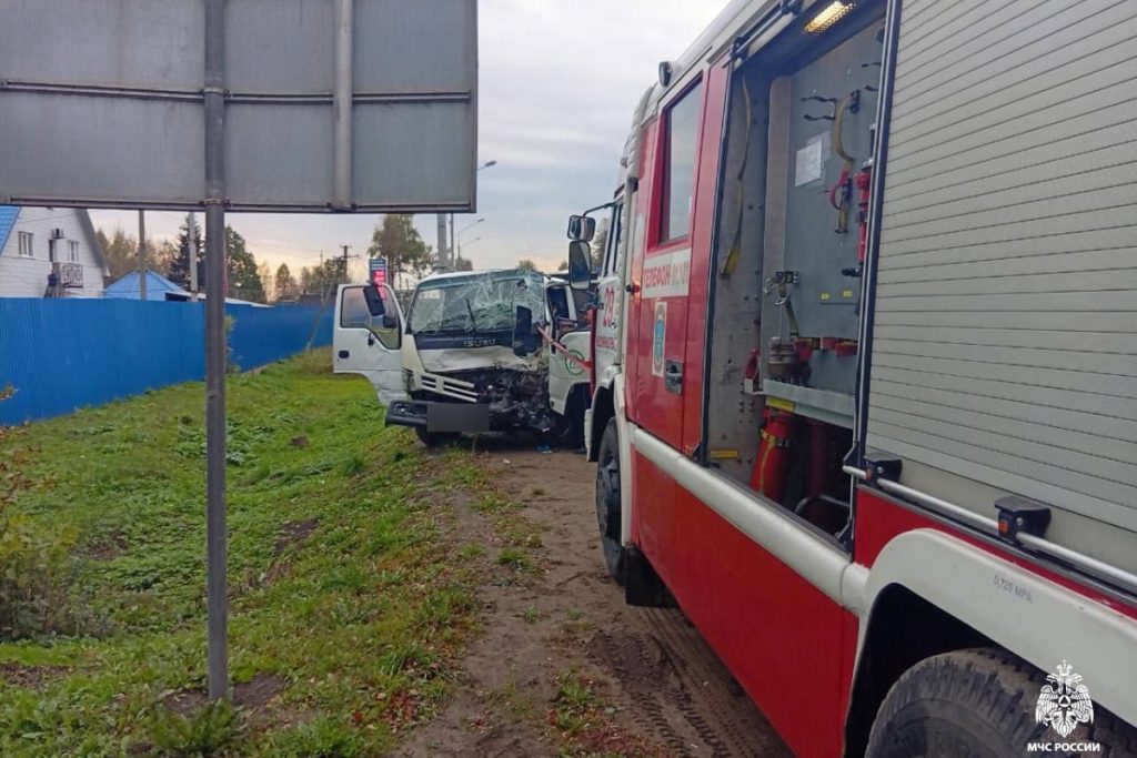 два грузовых автомобиля