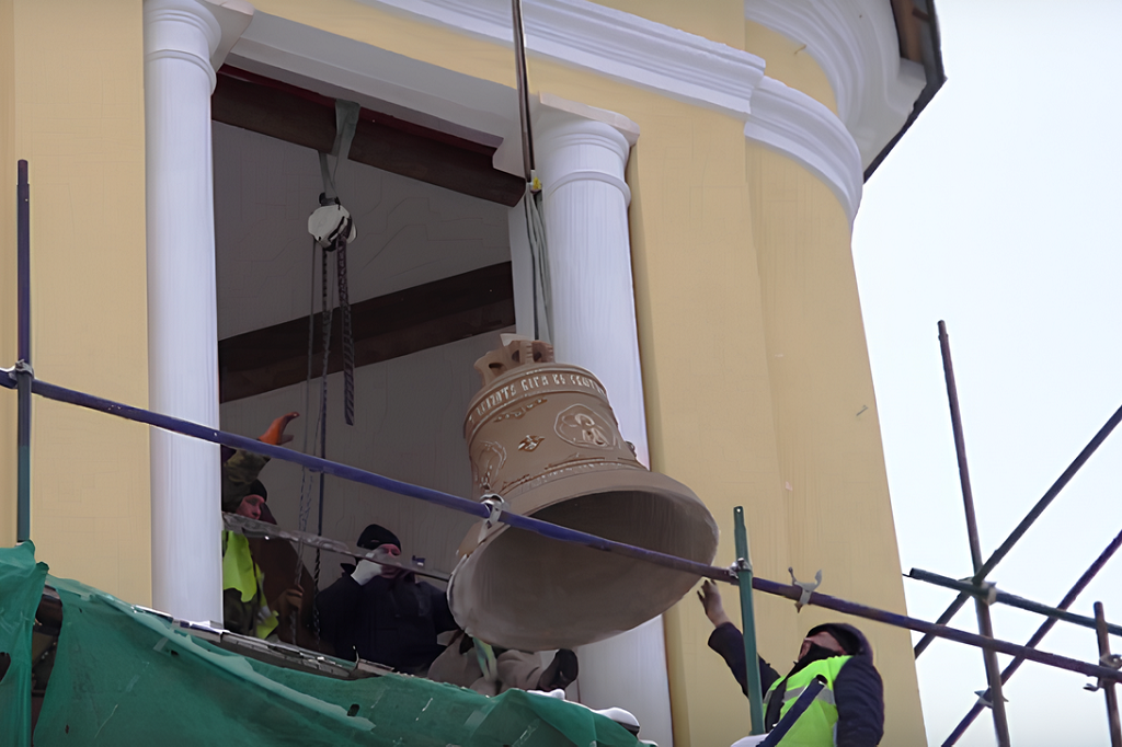 колокольню украсили колокола